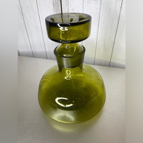 Vintage Mid-Century Green Decanter Wine With Glass Stopper - Picture 3 of 8